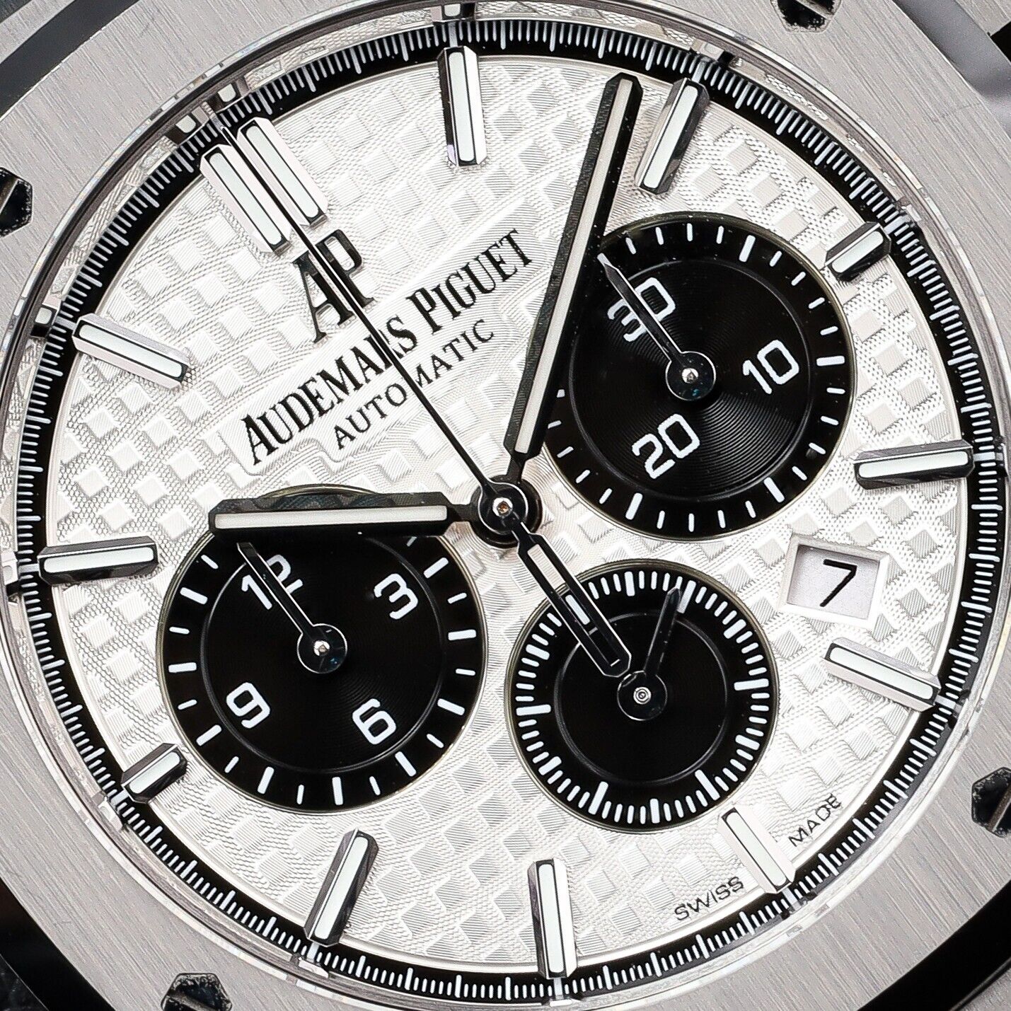 Audemars Piguet Royal Oak 41mm  Silver Men's Watch - 26331ST.OO.1220ST.03