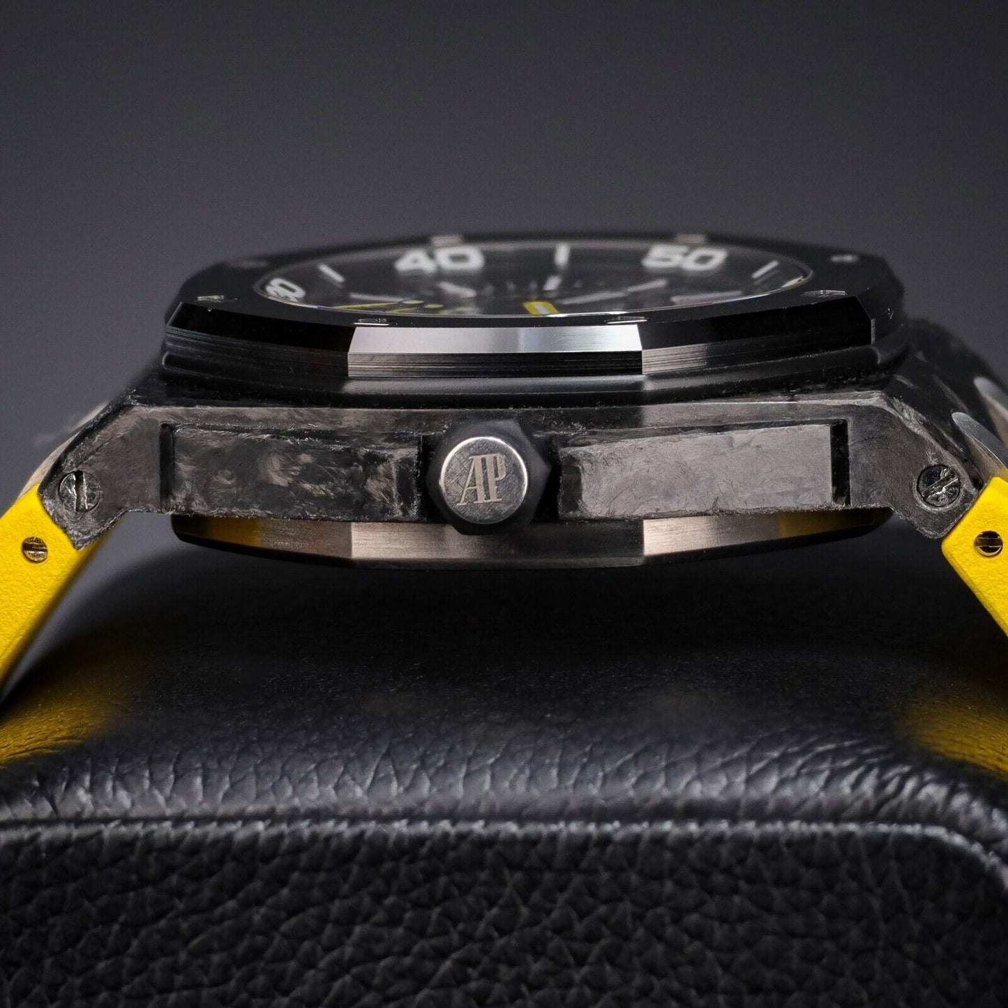 AUDEMARS PIGUET  Royal Oak Offshore Black Carbon-15706AU.OO.A002CA.01