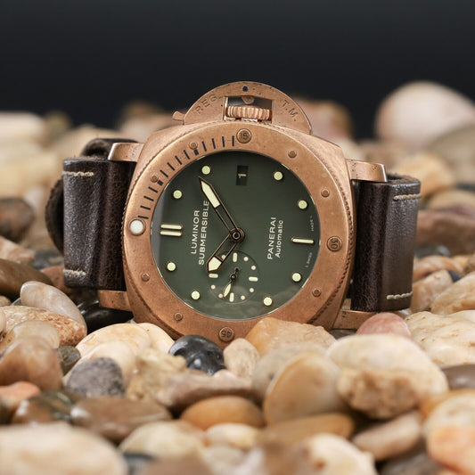 Panerai Luminor Green Men's Watch - PAM00382