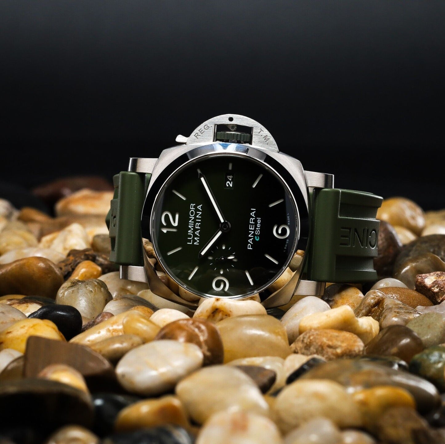 Panerai Luminor Marina 44mm Men's Green Watch Green Black Dial - PAM01356