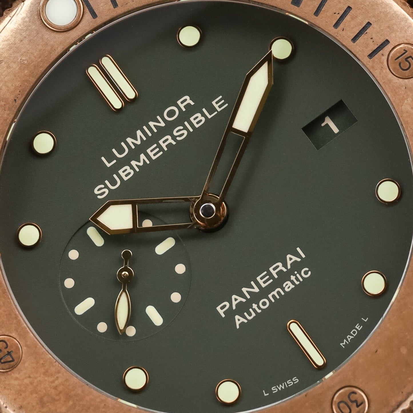 Panerai Luminor Green Men's Watch - PAM00382